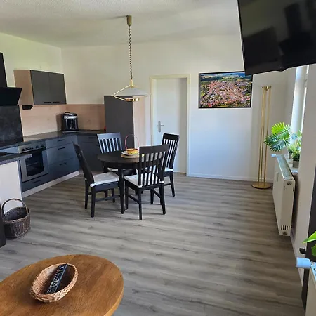 - Tor Zur Rhoen Apartment *